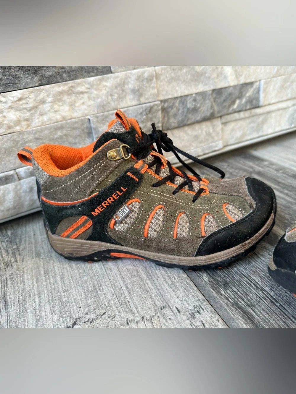 Merrell Kids Chameleon Hiking Mid Boots Orange – Size 1 Kids